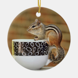 Bild av jordekorren med den Latte kaffekoppen Julgransprydnad Keramik