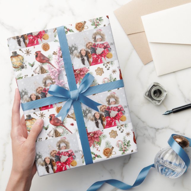 Bild av julfamiljen röd vit party mönster presentpapper (Gifting)