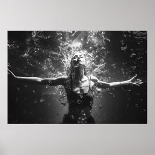 Bild av kvinnor i undervattensdansa B&W Poster