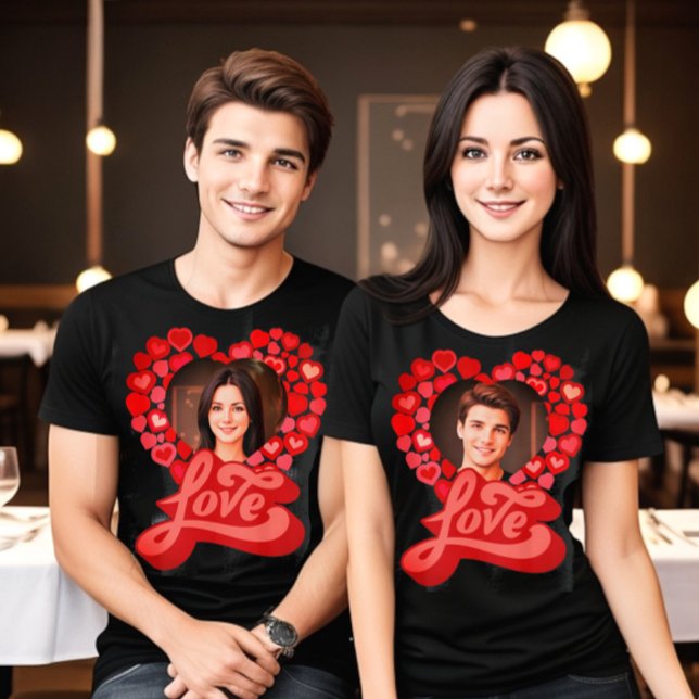 Bild av röda hjärtan i kärlek t shirt (Love calligraphy personalized heart shaped love photo and red hearts.)