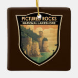 Bild av Sten National Lakeshore Travel Vintage Julgransprydnad Keramik<br><div class="desc">Konstruktion för vektorgrafik i Sten som bildats. Det är känt för de dramatiska flerfärgade Sten-klippen. Ovanliga sandstensformationer som Miners Castle och Chapel Sten definierar parkens huvudområden.</div>