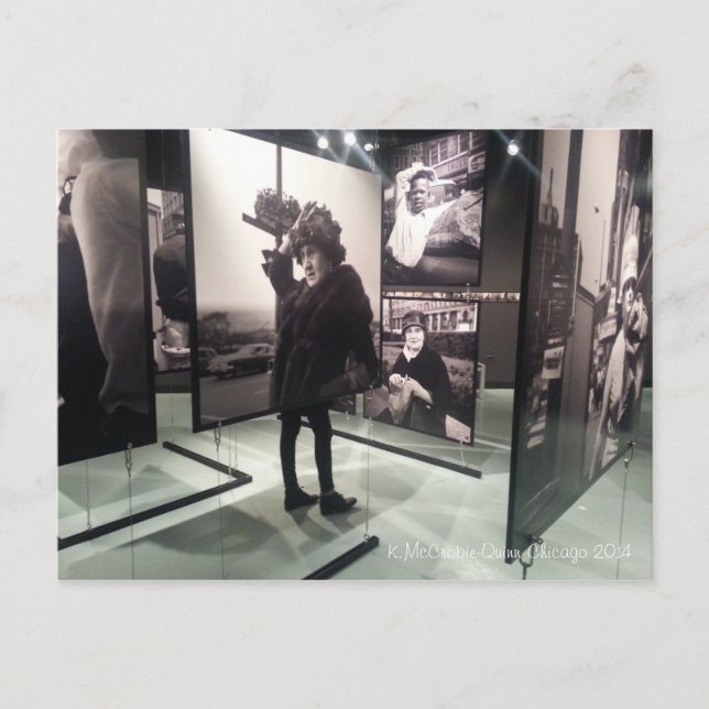 Bild av Vivian Maier Exhibit från K. McCrobie-Quin Vykort (Framsida)
