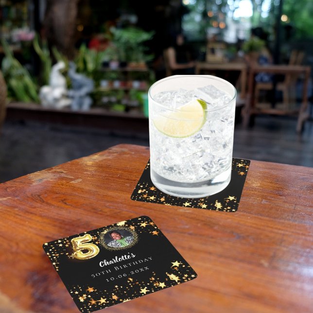 Bild på 50-årsdagen av svarta guld-stjärnor underlägg papper kvadrat (Skapare uppladdad)