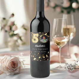 Bild på 50-årsdagen av svarta guld-stjärnor vinflaska etikett