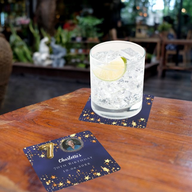 Bild på 70-årsdagen av marinblå guld-stjärnor underlägg papper kvadrat (Skapare uppladdad)