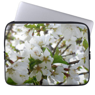 Bild på blommar för vit blommigt i elegant laptop fodral