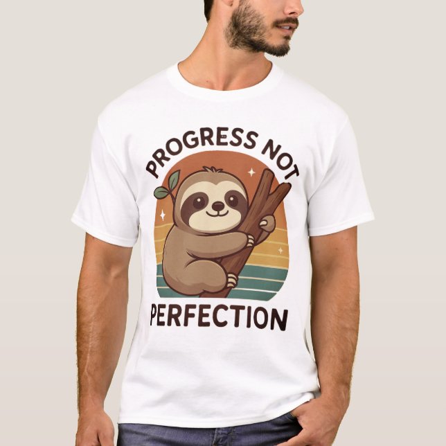 Bild på Cute Sloth "Progress Not Perfection" (Förl T Shirt (Framsida)