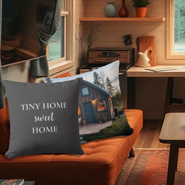 Bild på ett litet, sött, hemmanammerande skript kudde (Rustic tiny home sweet home script photo throw pillow. You can add your own photo at the back.)