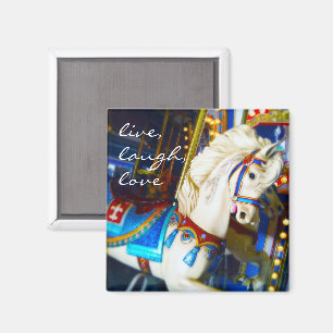Bild på karusellhäst med kärlek-citattecken magnet
