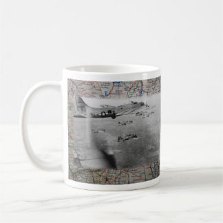 Bildande B17 över kartan WW2 Kaffemugg