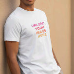Bildens Logotyp, vit framsida T Shirt<br><div class="desc">Visa stil med vår Anpassningsbar T-Shirt, designad för att visa två av bilderna - en på framsidan och en på baksidan. Oavsett om du vill framhäva dina favoritfoton, visning av teckningen eller befordra ditt varumärke, erbjuder den här mångsidiga skjortan perfektens arbetsyta. Skjortan är konstruerad för både komfort och kollision och...</div>