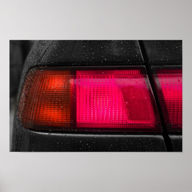 Bilstaklampa i regn poster (Framsidan)