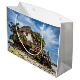 Bilturesque-hus på en tropisk korallextraktion