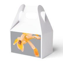 Bin på en gult blomma