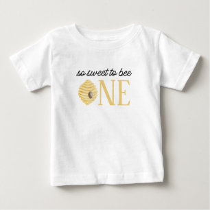 Bina 1-års födelsedag Söt att vara ett T Shirt