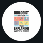 Biologiska gåvor | Biologists Teacher Science Stud Runt Klistermärke<br><div class="desc">Denna unika biologiska gåva | Lärare från Lärarvetenskapen Student" t-shirt är idealisk som en rolig presentidé för pappa,  mamma,  manar,  kvinnor,  son,  dotter,  pojkvän,  flickvän,  make och hustru.</div>