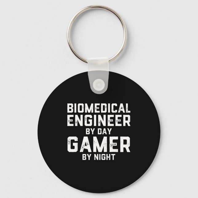 Biomedical Engineer By Day Gamer By Night Bio Med  Nyckelring (Framsida)
