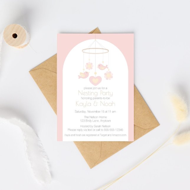 Bird Mobile Nesting Party Inbjudningar (Pink and yellow baby mobile Nesting Party Invitation for a girl baby shower)