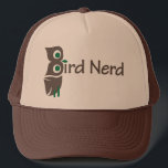 Bird Nerd Uggla Brown och Grönt Keps<br><div class="desc">Perfektens gåva till fågelvaktmästaren, fågelguide älskare eller fågelguide i ditt liv. Denna brun och grönt som innehåller uttrycket "fågelnav" med en silhuett av uggla som bildar "B" i "Bird Nerd" och som slår "i" i "fågel".</div>