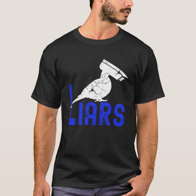 Birds Spies Pigeons Arent Real Pigeons Are Liars T Shirt (Framsida)