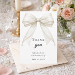 Birthday bow white ivory pearls tack kort<br><div class="desc">A modern and elegant birthday thank you card (any age)  A white background,  decorated with a large ivory colored bow with pearls.  On the front the text: Thank You,  name,  and a date. 
Back: Template for Your thank you note and name.</div>
