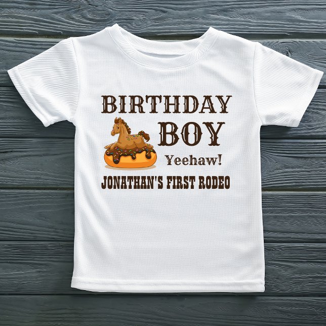 Birthday Boy Baby Horse på Donut T-Shirt (Birthday Boy shirt with Name, Baby Horse on a donut)