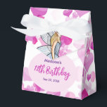 Birthday Fairy Princess Rosa Hearts Mode Sketch Presentaskar<br><div class="desc">Designad baserad på min mode-illustration av ett vackert blont hår dam med bedövande klassisk elegant vit grått-blommor,  blondinklänning. Utformningen har dyr text på mitten och rosa hjärtan bubblor på bakgrunden. Perfektens gåva till mode älskare! Anpassade med egen text för personlig.</div>