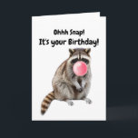 Birthday Funny Raccoon Blows Rosa Bubble Kort<br><div class="desc">Gör födelsedagar extra minnesvärda med det här roliga kortet som innehåller en tvättbjörn som blåser en bubbla i rosa med roligten: "ohh snap! Det är din födelsedag!" Inuti, firande fortsätter med "Packa Bubblarna, det är din födelsedag". Anpassadet är helt och hållet både framtexten och insidan. Perfekt för djur älskare, bästa...</div>