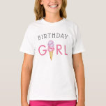 Birthday Girl Ice Cream Namn Age T Shirt<br><div class="desc">Färgskjorta för gräddkräm med vattenfärg illustration av glass i rosa och lila på en våffelkon. Det står "Birthday Girl" på framsidan och sedan kan du lägga till ditt barns namn och ålder på baksidan.</div>