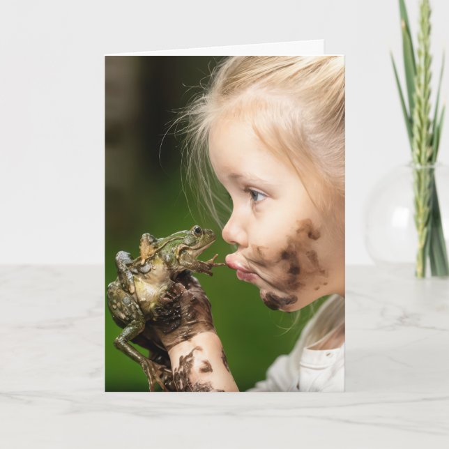 Birthday Girl Kissing a Frog Kort (Framsida)