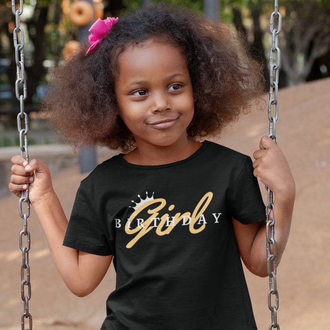 Birthday Girl Typography & Krona, enkel,modern T Shirt (Skapare uppladdad)