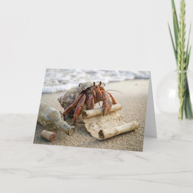 Birthday Hermit Crab Reading a Message on a Beach Kort (Framsida)