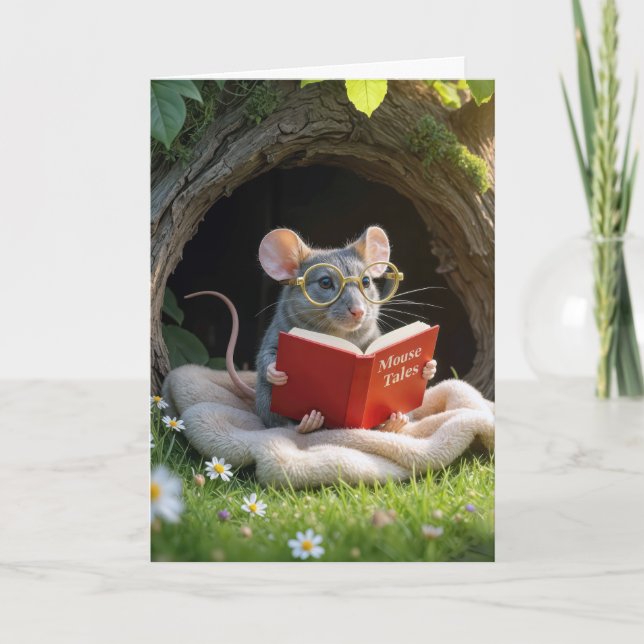 Birthday Mouse Reading a Red Book On a Blanket Kort (Framsida)