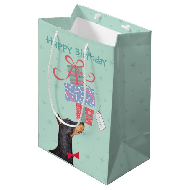 Birthday Presenter Doberman Medium Gift Bag (Framsidan Vinklad)