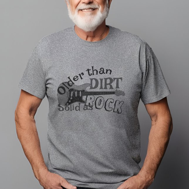 Birthday Sten Guitar Older Than Dirt Grått Music T Shirt (Guitar player birthday older than dirt t-shirt, funny 60th b-day gift for rock guitarist musician.)