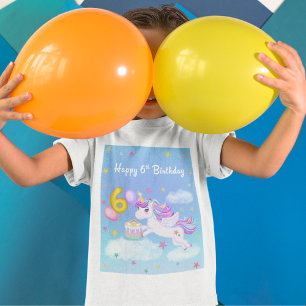 Birthday Unicorn i lycklig med födelsedagskaka T Shirt