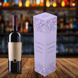 Birthday violet glitter elegant party presentask för vinflaska<br><div class="desc">Ett trendig ger en osäker bakgrund. Dekorerad med faux glitter. Anpassa och lägg till namn,  ålder och datum.</div>