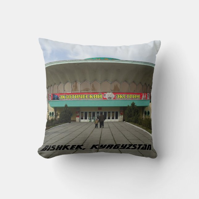Bishkek, Kirgizistan Cirkus - Sovjetisk Arkitektur Kudde (Framsida)
