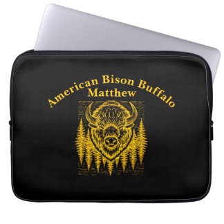 Bison Buffalo Head Illustration Amid Tall Träd Laptop Fodral