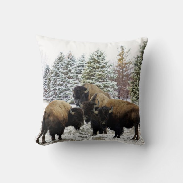 Bison Herd in Winter Snö Decorative Pillow Kudde (Framsida)