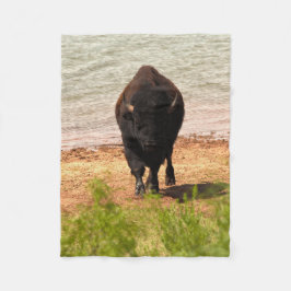 Bison vid vattnet fleecefilt