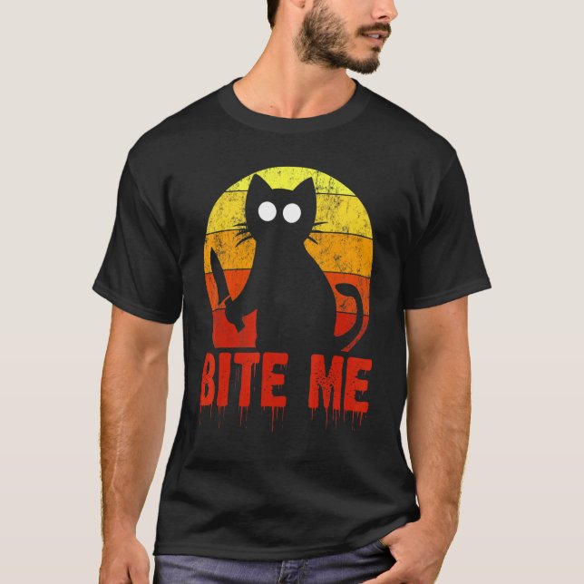 Bit mig katt hemsk skräckscen   Läskig kattaktig T Shirt (Framsida)