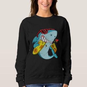 bita av haj i argen på ett ytor t shirt