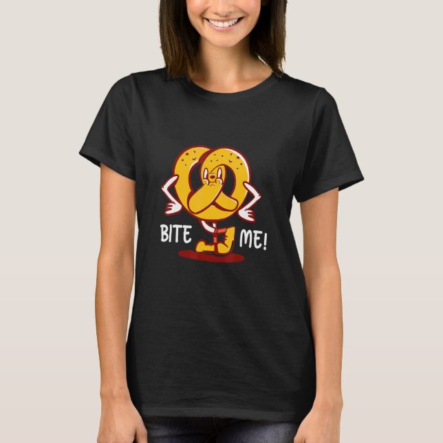 Bite Me I'm A Salty Pretzel Food Pretzel T Shirt (Framsida)