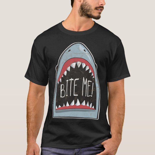 Bite Me  Shark Fan Beach Ocean Attire For Summer T Shirt (Framsida)