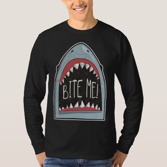 Bite Me  Shark Fan Beach Ocean Attire For Summer T Shirt (Framsida)