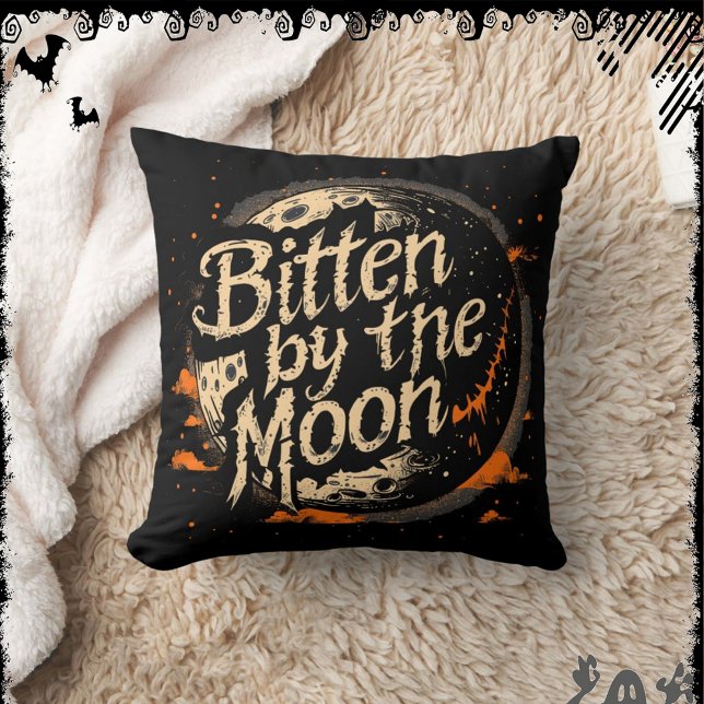 Bitten by the Moon | ExDesigner | Halloween Kudde (Skapare uppladdad)