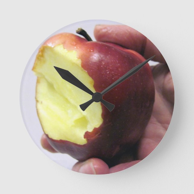 Bitten Red Apple Rund Klocka (Framsida)