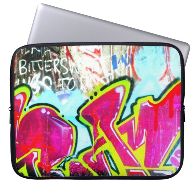 Bittersöt graffiti laptop sleeve (Framsidan)