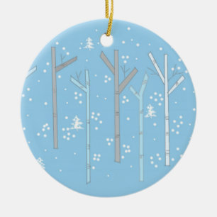 Björkar med fallande snö julgransprydnad keramik